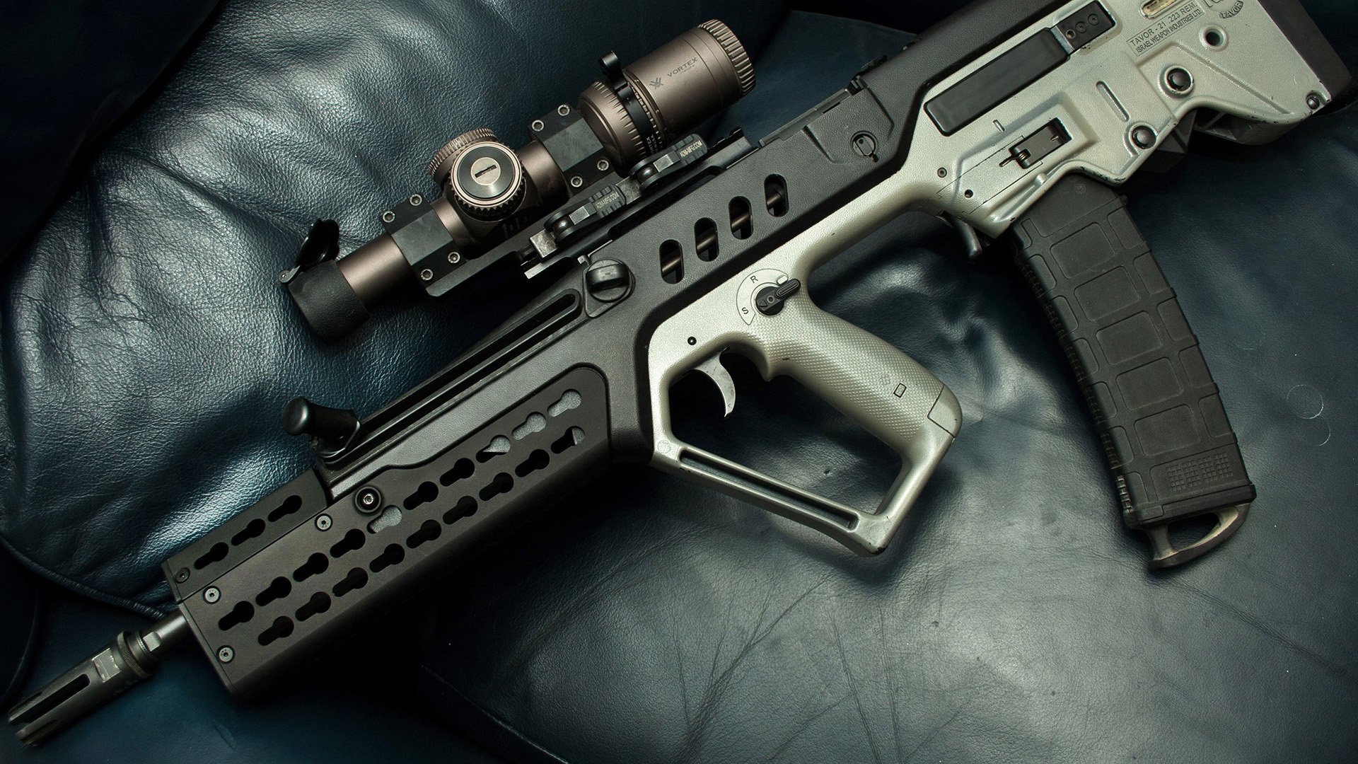 乐鱼娱乐app-桑普多利亚双中卫联手封堵对手射门